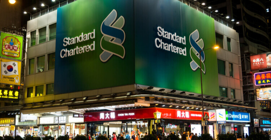 Standard Chartered erwartet diese Woche die SEC-Genehmigung für Ethereum-ETFs. Die Bank prognostizierte Zuflüsse in Höhe von 15 bis 45 Milliarden US-Dollar, die den ETH-Preis bis Ende 2024 auf 8.000 US-Dollar treiben könnten. Der Preis von Ether ist in den letzten 24 Stunden um 19 % gestiegen, was den Optimismus auf dem Markt widerspiegelt. Standard Chartered geht davon aus, dass die US-Börsenaufsicht SEC diese Woche Ethereum (ETH)-ETFs genehmigen wird. Sollte dies geschehen, könnte dies einen erheblichen Kapitalzufluss in den Ether-Markt ankündigen. Prognosen gehen von Zuflüssen zwischen 15 und 45 Milliarden US-Dollar in den ersten 12 Monaten nach der Genehmigung aus. Die …