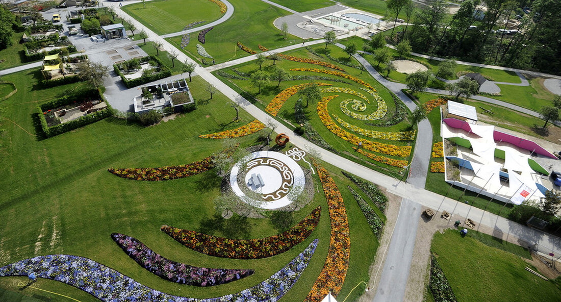 Die Standorte für die staatlichen Garten- und Gartenschauen in Baden-Württemberg von 2031 bis 2036 sind festgelegt. Von den 17 eingegangenen Bewerbungen wurden Bretten, Offenburg, Benningen / Marbach, Bad Mergentheim, Riedlingen und Rastatt angenommen. In seiner heutigen Sitzung hat der Ministerrat entschieden, in welchen Städten und Gemeinden im Zeitraum 2031 bis 2036 die Staatliche Gartenshows oder Gartenshows in Baden-Württemberg stattfinden. „Mit staatlichen Gartenbau- und Gartenmessen werden wir Städten und Gemeinden weiterhin ermöglichen, auf die Herausforderungen der Zukunft zu reagieren und sie dabei zu unterstützen, langfristig mehr Grün zu schaffen“, sagte der Premierminister Winfried Kretschmann. „In der aktuellen Legislaturperiode konnten wir mit …