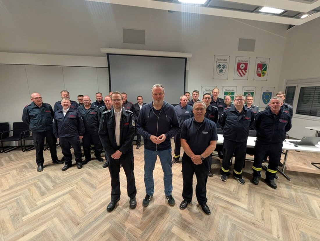 Freiwillige Feuerwehr Bedburg-Hau und Kreispolizeibehörde Kleve vertiefen ihre Zusammenarbeit in einem konstruktiven Austausch.