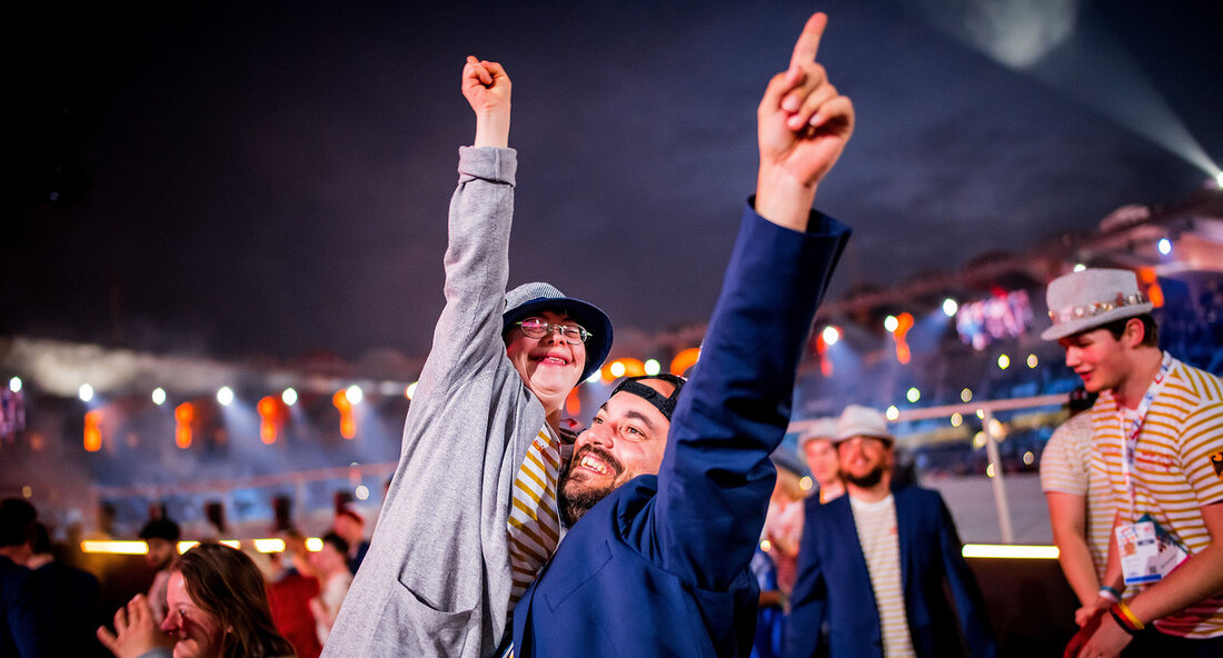Vor den Special Olympics Weltspielen in Berlin begrüßen 21 Gastgeberkommunen im Land Athletinnen und Athleten aus aller Welt. Die Special Olympics Weltspiele sind ein Vorbild für Inklusion und Teilhabe in der Gesellschaft. Gut 500 Tage haben sich 21 baden-württembergische Kommunen gemeinsam mit Special Olympics Baden-Württemberg (SOBW) vorbereitet – nun werden mehr als 850 Personen aus aller Welt vor den Special Olympics World Games im Südwesten ankommen. Sie werden im Rahmen des Host Town-Programms vier Tage lang Deutschland und die Menschen in ihren Gastgeberkommunen kennenlernen und sich auf ihren sportlichen Wettkampf bei den Weltspielen in Berlin vorbereiten. Mehr als 200 Kommunen …