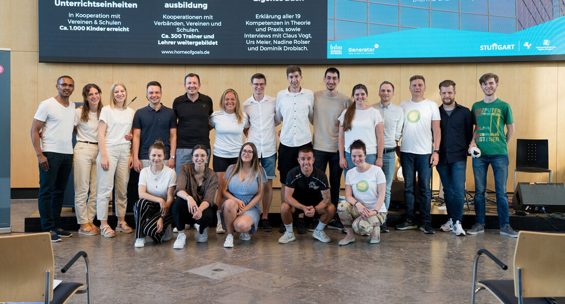 Mit seiner Geschäftsidee einer digitalen Garderobe ist das Start-up ReVive in das Landesfinale 2023 des Gründerwettbewerbs „Start-up BW Elevator Pitch“ eingezogen. Die Mannschaft beleben überzeugte die Jury der mit seiner Geschäftsidee einer digitalen Garderobe zur Wiederentdeckung der eigenen Kleidung Sandbox-Demotage der Hochschule der Medien und zieht damit in das Landesfinale 2023 des Gründerwettbewerbs ein Startup BW Elevator Pitch a. Mit dem Start-up BW Elevator Pitch Wettbewerb sucht das Wirtschaftsministerium zum neunten Mal die einfallsreichsten Geschäftsideen und die besten Gründer des Landes. Dazu finden in ganz Baden-Württemberg Vorentscheidungen für die Landesfinals statt, die von den Partnern eigenständig organisiert werden. Wirtschaftsminister Dr. …