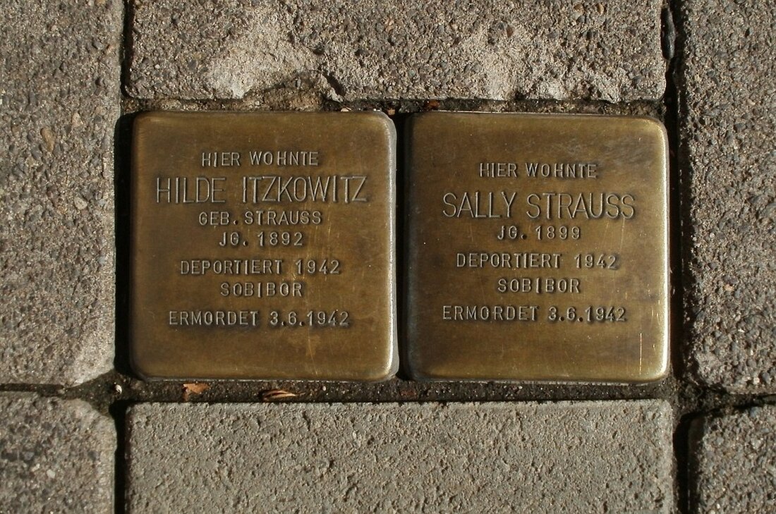 Besuchen Sie die beeindruckende Ausstellung "Stolpersteine in Schöneweide" im Industriesalon Schöneweide bis zum 29. September 2024. Erleben Sie bewegende Geschichten jüdischer Bürger, die während der NS-Zeit verfolgt wurden. Diese engagierte Initiative erinnert an die individuellen Schicksale und trägt zur Bewahrung des Gedenkens bei. Informationen zu Öffnungszeiten und mehr finden Sie hier.