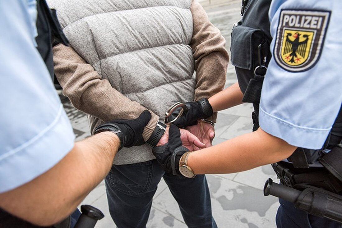 Am 6. Mai kam es am Hauptbahnhof Hamm zu einem Streit, der für einen 28-Jährigen im Gefängnis endete. Die Bundespolizei verhaftete ihn aufgrund offener Haftbefehle wegen Diebstahls und Trunkenheit im Verkehr.
