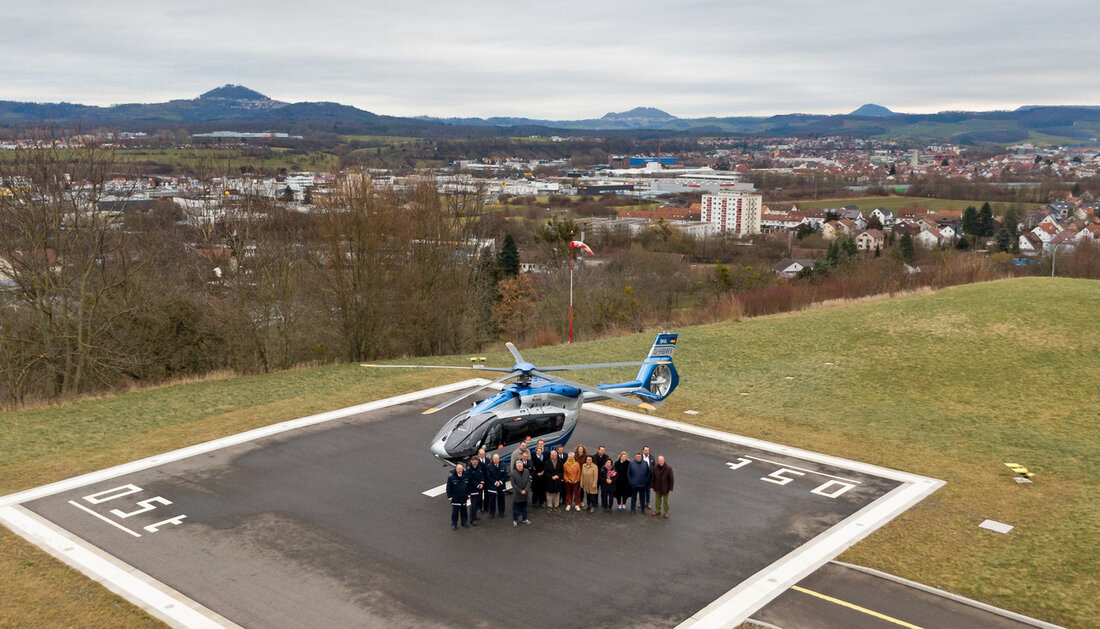 Innenminister Thomas Strobl und Innenexperten der Landtagsfraktionen Grüne und der CDU besuchten das Spezialeinsatzkommando in Göppingen, um sich von der hervorragenden Arbeit der Spezialkräfte der Polizei Baden-Württemberg ein Bild zu machen. „Die Spezialeinheiten der Polizei Baden-Württemberg handeln hochprofessionell in höchst gefährlichen Einsätzen. Sie sind dazu gut ausgerüstet und bestens ausgebildet, um Gefahren wirksam begegnen zu können. Davon konnten wir uns ein eindrückliches Bild machen“, sagte der Stellvertretende Ministerpräsident und Innenminister Thomas Strobl anlässlich des Besuchs beim Polizeipräsidium Einsatz am 17. Februar 2023 in Göppingen. Die Mitglieder der Arbeitskreise Inneres der Fraktionen Grüne und der CDU im Landtag von Baden-Württemberg hatten …