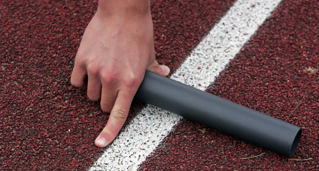Die Schulsport-Aktionswoche „Für Verständigung und gegenseitige Toleranz – macht mit!“ konzentriert sich auf die Werte des Sports. Sport sorgt neben Spaß, Freude, Gesundheit und Wohlbefinden auch für den sozialen Zusammenhalt. Mehr als 700 Schulen, fast 140.000 Schüler und sechs Leitsätze. Das sind die Zahlen der bundesweiten Schulsport-Aktionswoche „Für Verständnis und gegenseitige Toleranz – macht mit!“, die am 19. Juli 2022 startet und eine Woche lang die positiven Werte des Sports in den Mittelpunkt stellt. Bis zum 26. Juli setzen die teilnehmenden Schulen, Lehrkräfte, Kinder und Jugendlichen bewusst ein Zeichen für die Werte der Sportdie hinter folgenden Leitsätzen stehen: „Wir sich …