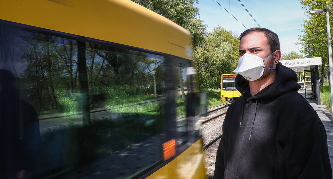 Die Verkehrsminister der Länder fordern vom Bund mehr Geld für den Ausbau des öffentlichen Nahverkehrs. Das hat die Verkehrsministerkonferenz einstimmig beschlossen. Die Verkehrsminister aller Bundesländer fordern mehr Geld für den Ausbau des öffentlichen Nahverkehrs. Der Bund muss die Mittel für die gestiegenen Kosten für Busse und Bahnen deutlich aufstocken Verkehrsministerkonferenz (VMK) am Mittwoch, 5. Mai 2022, in Bremen einstimmig beschlossen. Der baden-württembergische Verkehrsminister Winfried Hermann sagte nach der Verkehrsministerkonferenz: „Der bundesweite Plan der Ampelkoalition Neun-Euro-Monatskarte für drei Monate ist ein hochattraktives saisonales Angebot, das mehr Menschen zum Umsteigen vom eigenen Auto animiert Öffentlicher Nahverkehr kann bewegen. Allerdings befürchten wir, dass …