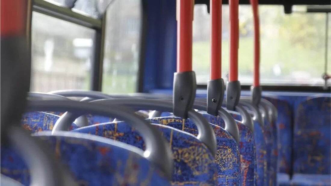 Die kostenlose Busfahrt für ukrainische Flüchtlinge in Surrey wurde bis ins nächste Jahr verlängert. Es läuft im Rahmen des Homes for Ukraine-Programms und wurde von Dezember bis Ende März 2024 verlängert. Acht Busunternehmen bieten kostenlose Fahrt auf ihren beliebtesten Strecken an. Matt Furniss, Kabinettsmitglied für Verkehr, Infrastruktur und Wachstum im Surrey County Council, sagte: „Benutzer haben von Vorteilen bei der Verringerung der Isolation und der Verbesserung der psychischen Gesundheit berichtet.“ „Das Programm hat sich bereits als große Hilfe für ukrainische Familien bei der Eingewöhnung in ein neues Leben hier in Surrey erwiesen und es ist großartig, dass es weitergeführt wird.“ …