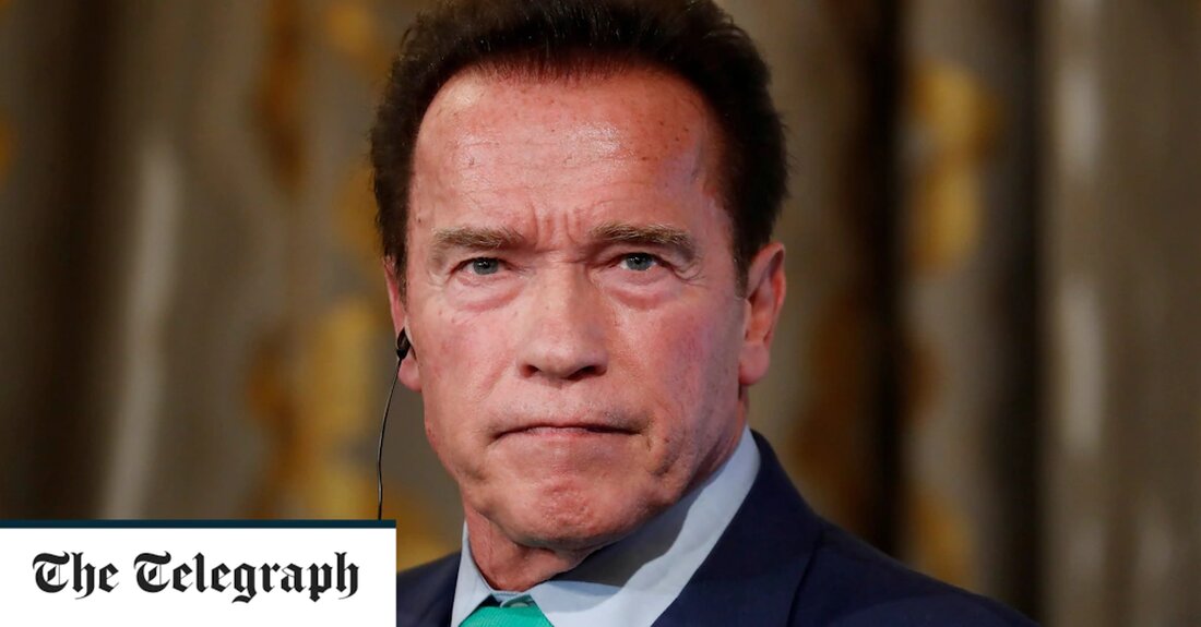Arnold Schwarzenegger hat einen leidenschaftlichen Versuch unternommen, russischen Soldaten und dem russischen Volk die Wahrheit über den Krieg in der Ukraine zu sagen. Der „Terminator“-Star, der sich selbst als „langjährigen Freund des russischen Volkes“ bezeichnete, veröffentlichte auf Plattformen wie Telegram ein neunminütiges Video mit russischen Untertiteln, als er versuchte, die Kreml-Propaganda zu umgehen. Schwarzenegger, 74, erzählte, wie sein eigener Vater, Gustav Schwarzenegger, in Leningrad für Nazideutschland gekämpft hatte und verletzt und „gebrochen“ zurückgelassen wurde. Der ehemalige kalifornische Gouverneur sagte: „Er war körperlich und geistig gebrochen und lebte den Rest seines Lebens unter Schmerzen. An die russischen Truppen, die diese Sendung &hellip;