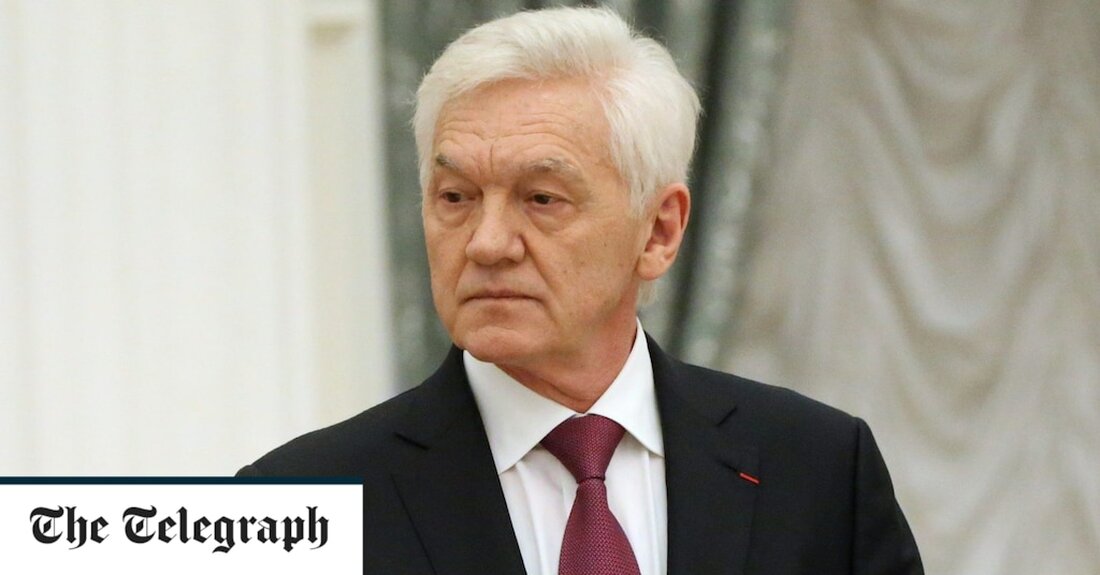 Einer der russischen Oligarchen, die am Dienstag unter britische Sanktionen gestellt wurden, hat angeblich bei Wladimir Putin an der Elite-Spionageakademie des KGB trainiert. Gennadi Timtschenko, 69, von Boris Johnson als einer der „Kumpanen“ des russischen Präsidenten bezeichnet, wird nun von der britischen Regierung wegen seiner Beteiligung an der „Destabilisierung der Ukraine“ und der Bedrohung ihrer Souveränität auf die schwarze Liste gesetzt. Herr Timchenko, Russlands sechstreichste Person mit einem geschätzten Vermögen von 15 Milliarden Pfund, studierte angeblich in den 1980er Jahren bei Herrn Putin an der Red Banner Academy des KGB, etwas außerhalb von Moskau. Herr Timchenko, der mit Herrn Putin &hellip;