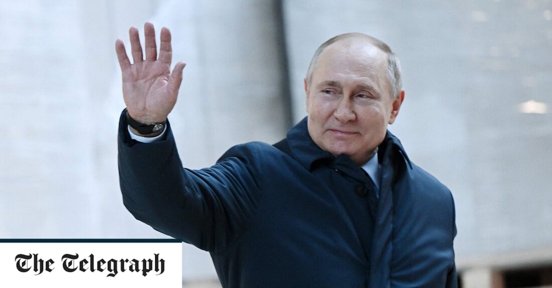 Es sind alles Indizien, aber es gibt immer mehr Hinweise darauf, dass Wladimir Putin an einer schweren Krankheit leiden könnte. Mindestens fünf Faktoren deuten auf den Verdacht hin, dass seine schreckliche Entscheidung, in die Ukraine einzumarschieren, nicht durch seinen mentalen Zustand, die Auswirkungen der Covid-Isolation oder Hybris untermauert sein könnte, sondern durch eine körperliche Verfassung, die ihn dazu anspornte, auf einen schnellen Sieg zu setzen. 1. Putins Aussehen Der russische Präsident wirkte in letzter Zeit deutlich aufgeblähter im Gesicht und am Hals. Das hat zu Vorschlägen geführt, dass er sich möglicherweise einer Behandlung mit Steroiden unterzieht. Zu den Nebenwirkungen von &hellip;