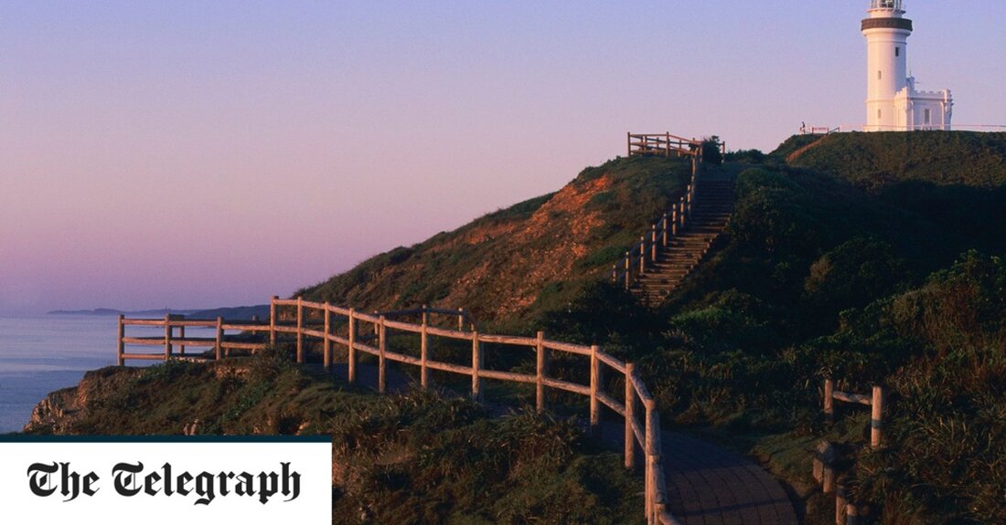Der östlichste Punkt Australiens könnte einen Namen der Aborigines erhalten, um die Repräsentation der Ureinwohner zu verbessern. Cape Byron in New South Wales, wo sich der Leuchtturm von Byron Bay befindet und eine wichtige Touristenattraktion ist, könnte als Walgun bekannt sein, was „Schulter“ bedeutet. Unterdessen könnte das Julian Rocks-Reservat, zwei kleine Inseln 2,5 km vor derselben Küste, Nguthungulli genannt werden. Das Wildreservat ist eine heilige Stätte der Aborigines und wird mit einer Reihe von Traumgeschichten über die Bundjalung von Byron Bay, Arakwal, in Verbindung gebracht. Der National Parks and Wildlife Service (NPWS) hat Vorschläge mit doppeltem Namen für beide Wahrzeichen &hellip;