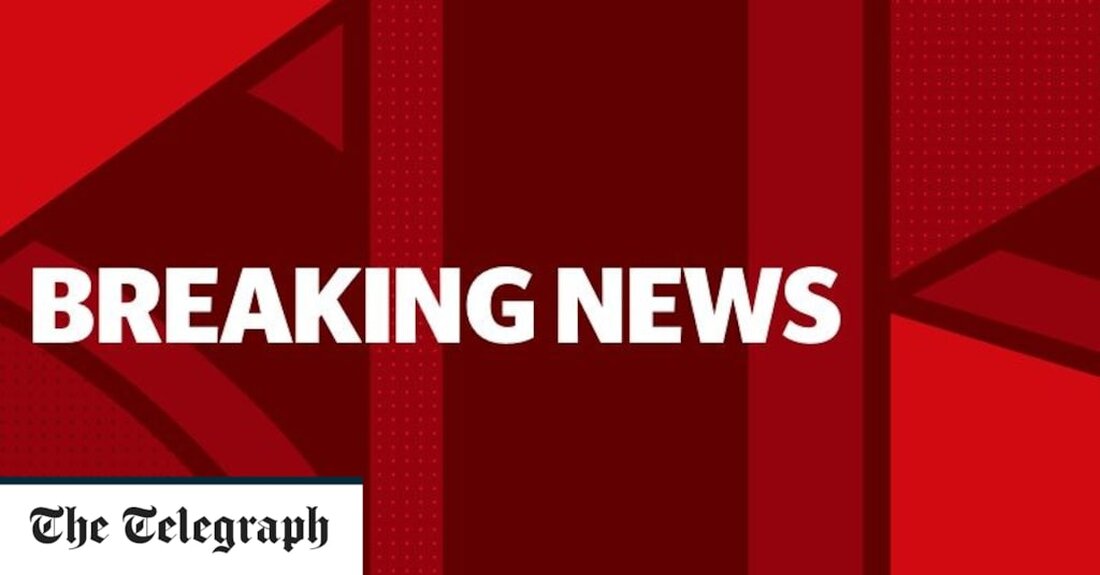 Bei einem Zugunglück in Süddeutschland sind am Freitag ein Mensch getötet und mehrere verletzt worden, berichtete die Massenblattzeitung Bild in ihrer Online-Ausgabe. Nördlich des bayerischen Skigebiets Garmisch-Partenkirchen sei ein Regionalzug entgleist und mehrere Waggons seien auf der Seite gelegen, sagte Bild. Dies ist eine aktuelle Geschichte und wird regelmäßig aktualisiert. Quelle: The Telegraph
