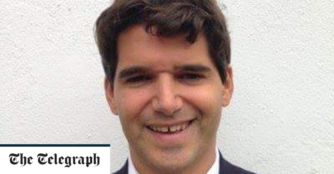 Ein Spanier, der als „Skateboard-Held“ bekannt wurde, nachdem er starb, als er versuchte, andere während des Terroranschlags auf der London Bridge zu retten, könnte zum Heiligen gemacht werden. Religiöse Autoritäten erwägen die Heiligsprechung von Ignacio Echeverría, der am 3. Juni 2017 getötet wurde, als er versuchte, eine Frau zu verteidigen, die erstochen wurde, indem er den Angreifer mit seinem Skateboard schlug. Augenzeugen zufolge, darunter einer von zwei Freunden, mit denen er an diesem Abend Skateboard gefahren war, wurde Herr Echeverría in den Rücken gestochen. Herr Echeverría, ein 39-jähriger aus Madrid, der in London als Analyst für Finanzkriminalität für HSBC arbeitete, &hellip;
