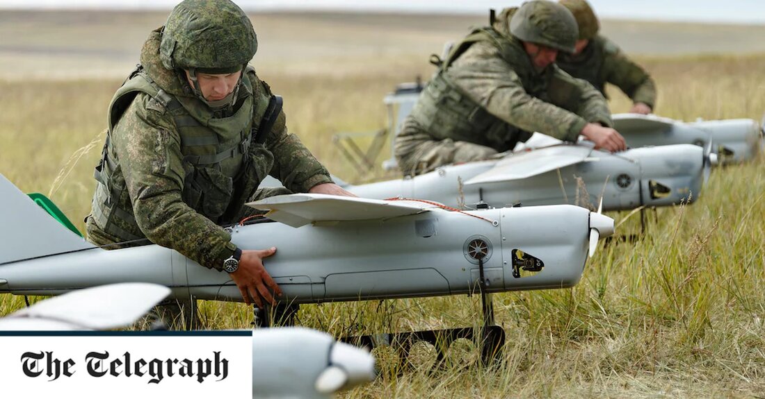 Laut einem neuen Bericht richten russische Spione „heimliche Netzwerke“ ein, um militärische Ausrüstung zu beschaffen, da Moskaus Kriegsmaschine auf westliche Technologie angewiesen ist. Die „Sonderdienste des Kremls arbeiten jetzt daran, neue Wege zu bauen, um den Zugang zu westlicher Mikroelektronik zu sichern“, sagte das Royal United Services Institute (Rusi), eine in London ansässige Denkfabrik. Russland hat in der Ukraine so viele Marschflugkörper und ballistische Raketen, elektronische Kampfausrüstung und Spezialfunkgeräte verloren, dass „die Verschlechterung der russischen Militärfähigkeit dauerhaft gemacht werden könnte, wenn geeignete Maßnahmen ergriffen werden“, heißt es in dem Bericht. Es wird angenommen, dass eine geheime Einheit namens Line X, &hellip;