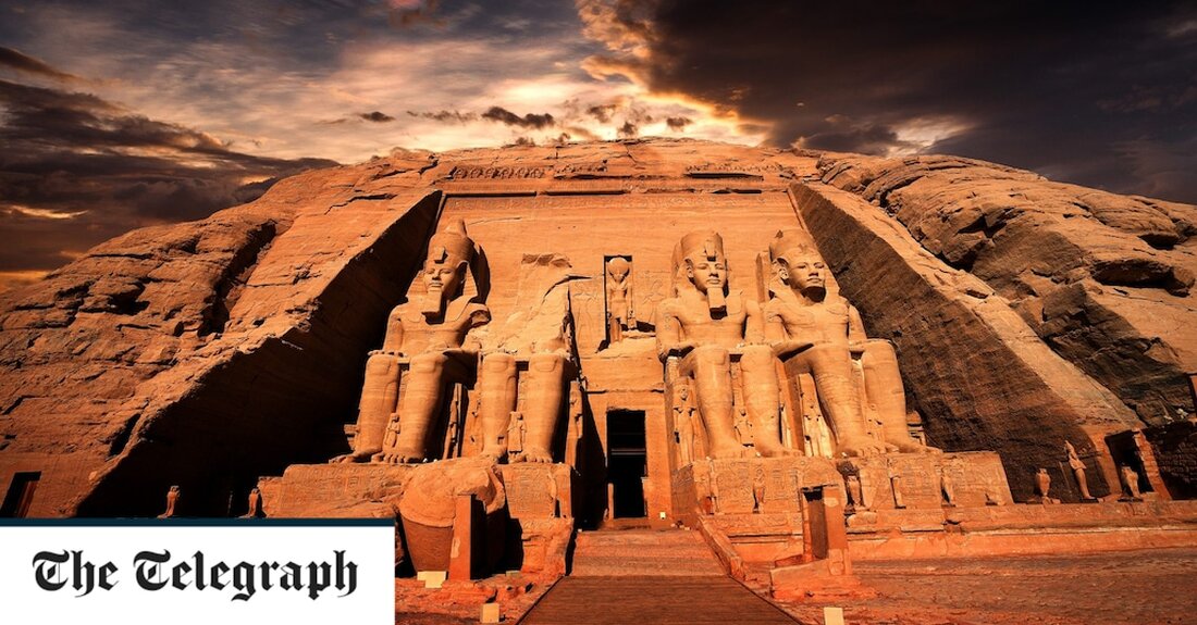 Ägypten hat drei Personen festgenommen, weil sie versucht haben, eine riesige, antike Statue von Ramses II zu stehlen, indem sie sie mit einem Kran hochgehoben haben. Die ägyptische Staatsanwaltschaft kündigte in einer Erklärung an, die Männer vier Tage festzuhalten und sie wegen „versuchten Diebstahls einer pharaonischen Statue“ anzuklagen. Sie fügten hinzu, dass drei Personen „im Besitz von manuellen Grabwerkzeugen und schwerem Gerät sowie einem Kran“ festgenommen wurden, um „die Statue anzuheben und Antiquitäten in der Gegend auszugraben“. Ramses II. ist vielleicht Ägyptens bekanntester Pharao, der während der 19. Dynastie 67 Jahre lang regierte und ihm den Spitznamen „Ramesses der Große“ &hellip;