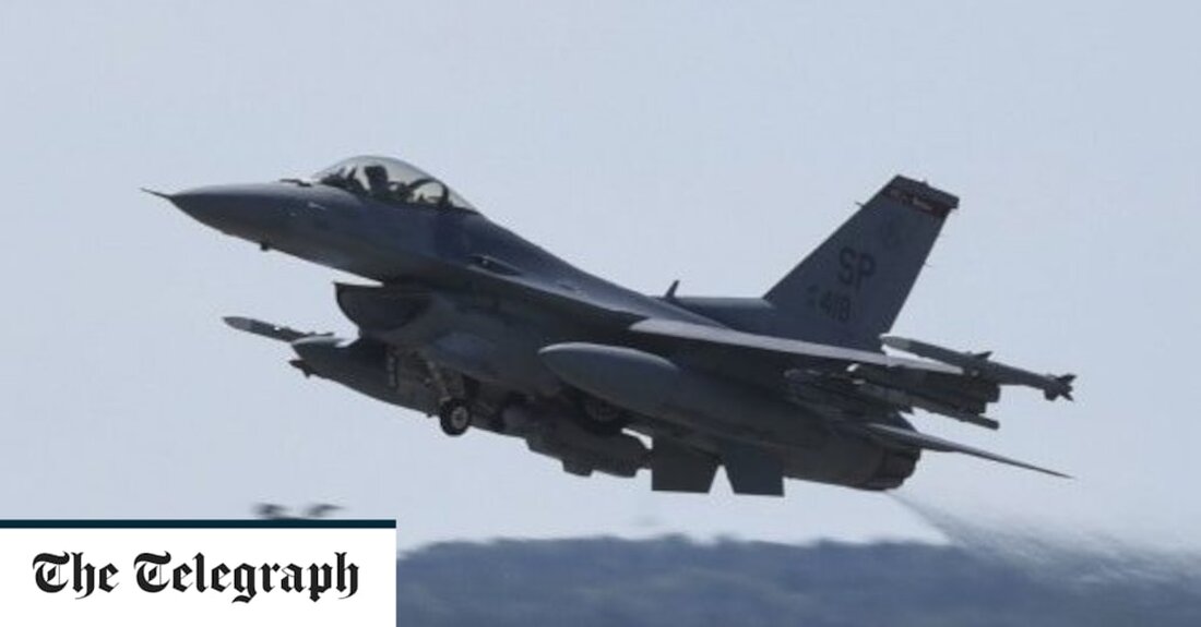 Frankreich könnte Wolodymyr Selenskyjs Forderungen nach Kampfflugzeugen zur Verteidigung des ukrainischen Himmels zustimmen, sagte der Vorsitzende des französischen Verteidigungsausschusses am Donnerstag. Es kam, als das Vereinigte Königreich bestätigte, dass britische Panzer rechtzeitig für eine erwartete russische Frühjahrsoffensive in der Ukraine eintreffen und sich den in Deutschland hergestellten Leoparden anschließen würden, die innerhalb weniger Wochen nach Kiew geschickt werden. „Jeder sollte sehr stolz auf die Führungsrolle sein, die wir gespielt haben, eine der ersten Nationen, die der Ukraine Panzer zur Verfügung gestellt hat“, sagte Premierminister Rishi Sunak. Einer der nächsten Schritte in der westlichen Militärhilfe wären Flugzeuge. „Dänen und Osteuropäer denken &hellip;