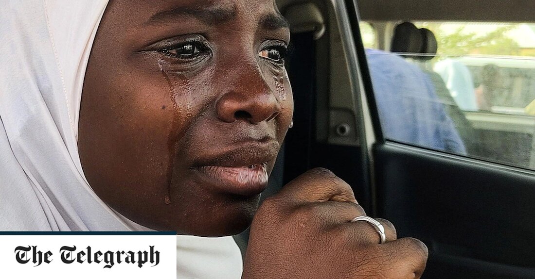 Aicha Ibrahim war im sechsten Monat schwanger, als sie nachts in ihr Dorf kamen. Die 19-Jährige war in ihren Geburtsort im Nordwesten Nigerias zurückgekehrt, um die Hochzeit ihres Bruders mit einem Nachbarn zu feiern. Die Braut und acht weitere Frauen, darunter Aicha, sollten die Nacht vor der Hochzeit am nächsten Tag zusammen verbringen. Um 22 Uhr trafen etwa 20 schwer bewaffnete Banditen auf Motorrädern ein und entführten die gesamte Hochzeitsgesellschaft. „Ich hatte solche Angst“, sagte sie dem „Telegraph“. „Wir wussten nicht, was sie mit uns machen würden, ob sie uns vergewaltigen oder töten würden“. Die Frauen wurden gezwungen, sechs Stunden &hellip;