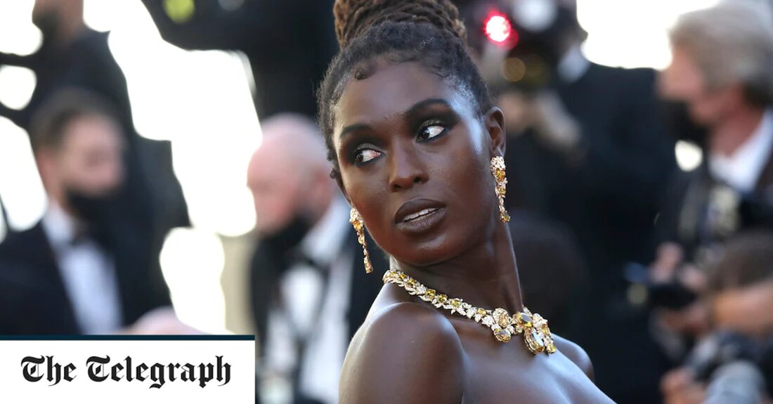 Waghalsige Überfälle sind ein fester Bestandteil der Krimikapriolen von The Ladykillers bis Ocean&#8217;s 11, aber für Prominente in Cannes können diese fiktiven Verbrechen nur allzu real werden. Letztes Jahr wurde der britischen Schauspielerin Jodie Turner-Smith während der jährlichen Feierlichkeiten an der Riviera Schmuck aus ihrer Suite gestohlen, und Sicherheitsexperten glauben, dass die diesjährige Veranstaltung eine „Goldgrube“ für Kriminelle sein wird, die während der Covid-Krise keine Gelegenheiten mehr haben. Stars in Cannes könnten von „falschen Reinigungskräften“ ins Visier genommen werden, die sich als Personal ausgeben, um Hotelzimmer zu überfallen, so Experten für Personenschutz beim Festival, die davor gewarnt haben, dass Schauspieler &hellip;