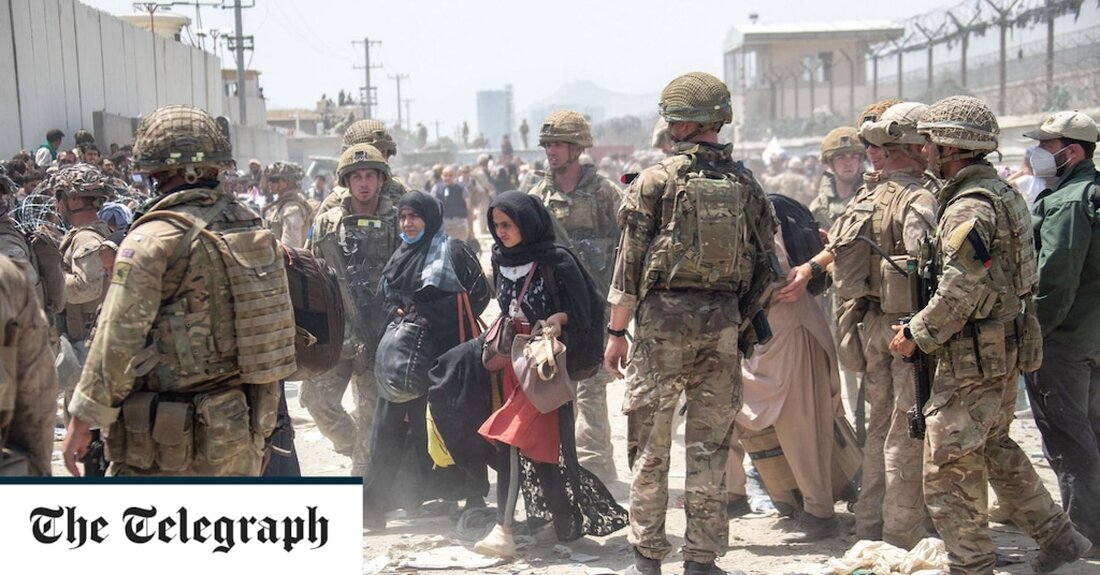 Rund 8.500 vor den Taliban gerettete afghanische Flüchtlinge sollen aus Hotels verlegt werden, teilte die Regierung am Dienstag mit. Johnny Mercer, der Veteranenminister, wird voraussichtlich dem Unterhaus mitteilen, dass die Regierung dauerhafte Unterkünfte für die Flüchtlinge finden wird, von denen viele ihr Leben riskierten, als sie für Großbritannien in Afghanistan arbeiteten. Von den Ministern wird erwartet, dass sie bis zu 750 Millionen Pfund für die Unterstützung der Afghanen bei der Suche nach Häusern bereitstellen, damit sie sich in Großbritannien ein neues Leben aufbauen können. Gemäß dem Plan wird erwartet, dass alle Afghanen in Hotels im April eine dreimonatige Kündigungsfrist erhalten, &hellip;