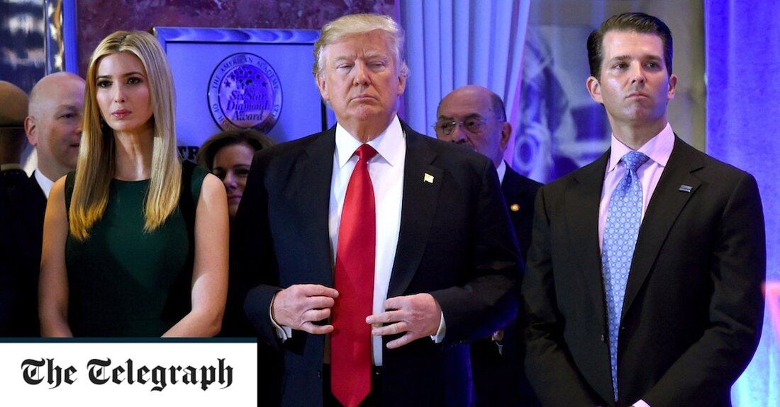 Berichten zufolge drängte Donald Trump Jr. den Stabschef des Weißen Hauses, Strategien zur Aufhebung der Niederlage seines Vaters bei den US-Präsidentschaftswahlen 2020 zu erwägen. Von CNN eingesehene Textnachrichten zeigen, wie der Sohn des ehemaligen Präsidenten die Strategien darlegte, die das Team von Donald Trump später verfolgte, als sie unbegründete Behauptungen aufstellten, dass das Präsidentenrennen durch Betrug ungültig gemacht worden sei. In einer Nachricht sagte der jüngere Herr Trump zu Mark Meadows, dem Stabschef des Weißen Hauses: „Wir haben die operative Kontrolle“, um sicherzustellen, dass der republikanische Präsident für eine zweite Amtszeit an der Macht bleiben kann. Die Strategie von Herrn &hellip;