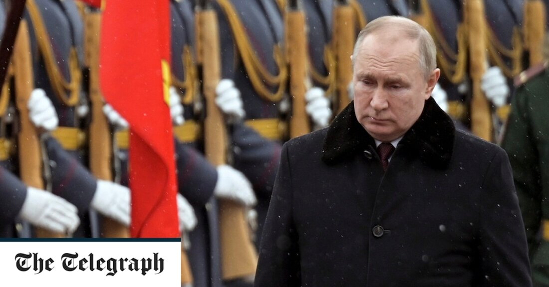 Ein ausgewachsener Krieg zwischen Russland und der Ukraine hat begonnen, wobei Wladimir Putin am Donnerstagmorgen eine „Militäroperation“ in der Ukraine gestartet hat. Wie es nun weitergeht, ist allerdings unklar. Mit bis zu 190.000 russischen Truppen an den ukrainischen Grenzen und weiteren 15.000 von Russland unterstützten Separatisten in der besetzten Donbass-Region in der Ostukraine gab Putin den Befehl, über Nacht einzumarschieren. Die Aussichten sind jetzt düster. Ein ausgewachsener Krieg wäre der blutigste auf europäischem Boden seit dem Zweiten Weltkrieg. Nach einem massiven Cyberangriff zur Destabilisierung der Ukraine und einem Luftangriff zur Unterbrechung strategischer Routen machte Russland den Weg frei, damit Panzer &hellip;
