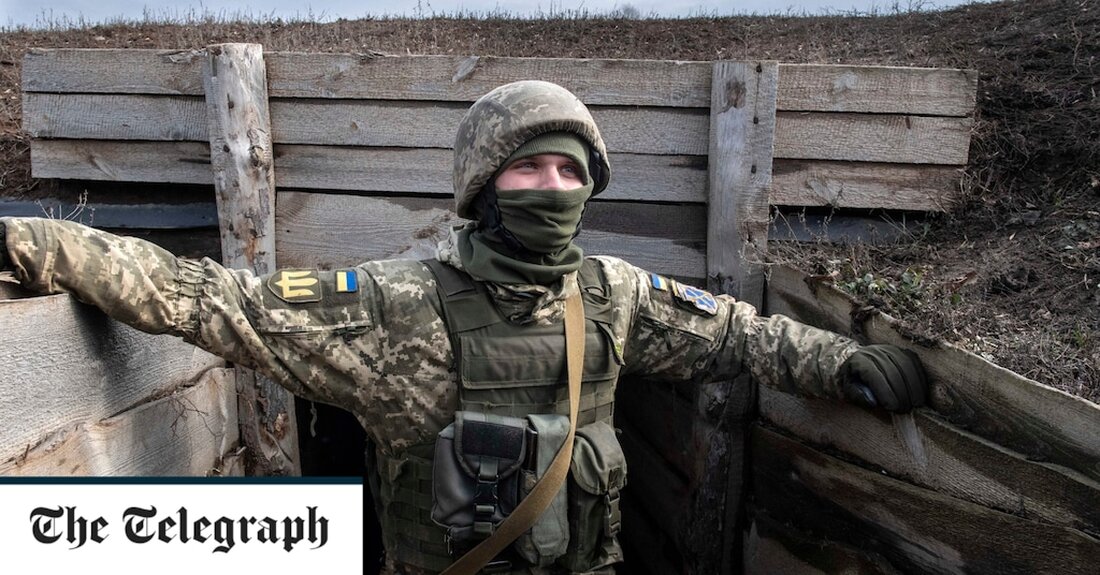 Russland aktivierte Schlafzellen oder Kommandoeinheiten, um in den frühen Morgenstunden Angriffe auf ukrainische Stellungen tief hinter der Front durchzuführen, sagten Soldaten gegenüber The Telegraph. Truppen auf dem Luftwaffenstützpunkt Kramatorsk sagten The Telegraph, sie seien von Mörsern beschossen worden, von denen angenommen wird, dass sie kurz vor Beginn des russischen Luftangriffs aus dem Inneren der von der Ukraine besetzten Stadt abgefeuert wurden. Die Mörser, die gegen 04:40 Uhr landeten, waren die ersten Schüsse eines Bombardements, das den Militärflugplatz, einen wichtigen ukrainischen Kommandoposten, traf, kurz bevor der russische Präsident Wladimir Putin in den frühen Morgenstunden seine Rede zur Kriegserklärung hielt. „Es kam &hellip;