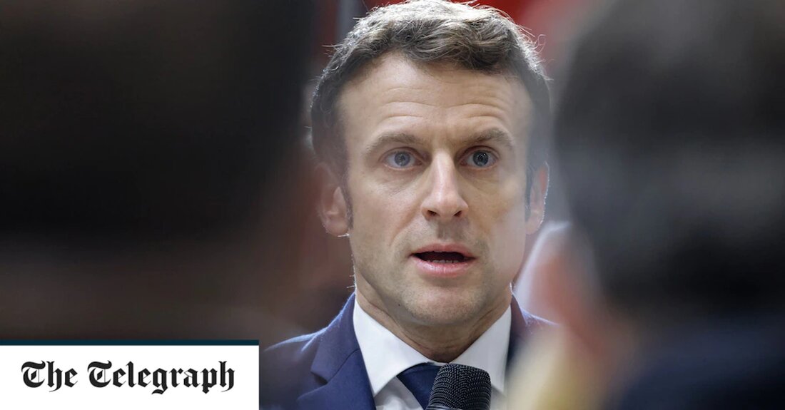 Nur wenige Wochen, nachdem er für eine zweite Amtszeit zum französischen Präsidenten gewählt wurde, befindet sich Emmanuel Macron nun im Amt, aber nicht unbedingt an der Macht. Der Verlust seiner absoluten parlamentarischen Mehrheit im Bundeswahlkampf am Sonntag wird es deutlich schwieriger machen, die von ihm versprochenen Reformen durchzusetzen, darunter eine umstrittene Reform des Rentensystems. Die alte Maxime, Frankreich sei grundsätzlich unregierbar, wer auch immer den Elysée-Palast besetzt, wird in den kommenden Jahren erneut auf die Probe gestellt. Die Verluste waren erwartet worden, waren aber weitaus schlimmer als vorhergesagt und deuten darauf hin, dass die Wiederwahl von Herrn Macron im April &hellip;