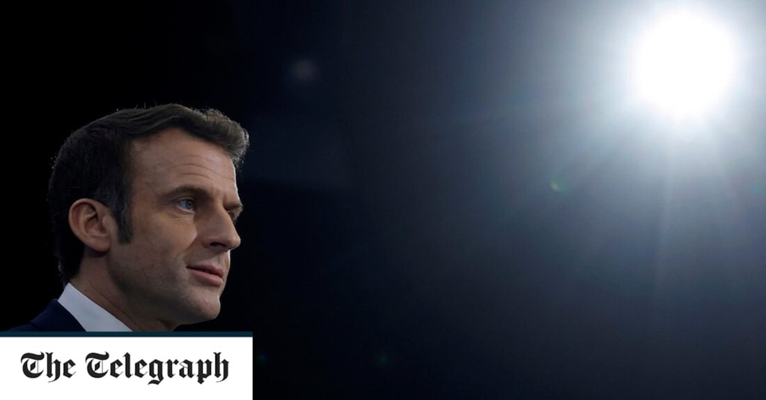 Der französische Präsident Emmanuel Macron hat sich am Freitag für seine Wiederwahl stark gemacht, nachdem er offiziell seine Absicht angekündigt hatte, eine weitere Amtszeit anzustreben. Laut einer am veröffentlichten Umfrage von BVA/RTL soll der 44-Jährige im ersten Wahlgang im April 29 Prozent der Stimmen erhalten, ein Plus von fünf Punkten seit dem Beginn der russischen Invasion in der Ukraine vor zwei Wochen Freitag Morgen. Marine Le Pen, die langjährige Vorsitzende der rechtsextremen National Rally Party, liegt mit 16 Prozent mehr als 10 Punkte zurück, während die Mitte-Rechts-Kandidatin Valérie Pécresse und der rechtsextreme Fernsehexperte Eric Zemmour mit 13 Prozent gleichauf liegen. &hellip;