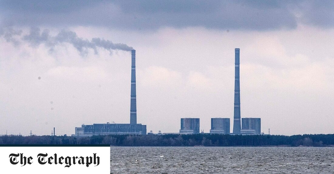 Zivilisten sollten die Ukraine in diesem Winter verlassen, wenn sie können, um dem Land bei der Bewältigung einer lähmenden Energiekrise zu helfen, warnte der Leiter des größten privaten ukrainischen Energieunternehmens am Samstag. Maksym Tymchenko, Geschäftsführer von DTEK, sagte, die Ukraine könne nicht genug Wärme und Strom für die gesamte Bevölkerung liefern, um den Winter zu überleben, weil russische Raketenangriffe wichtige Infrastruktur zerstört hätten. Er sagte der BBC, dass jeder, der es sich leisten könne, für ein paar Monate zu gehen, gehen sollte, damit die Energieversorgung dort eingesetzt werden kann, wo sie am dringendsten benötigt wird. „Wenn sie für weitere drei &hellip;