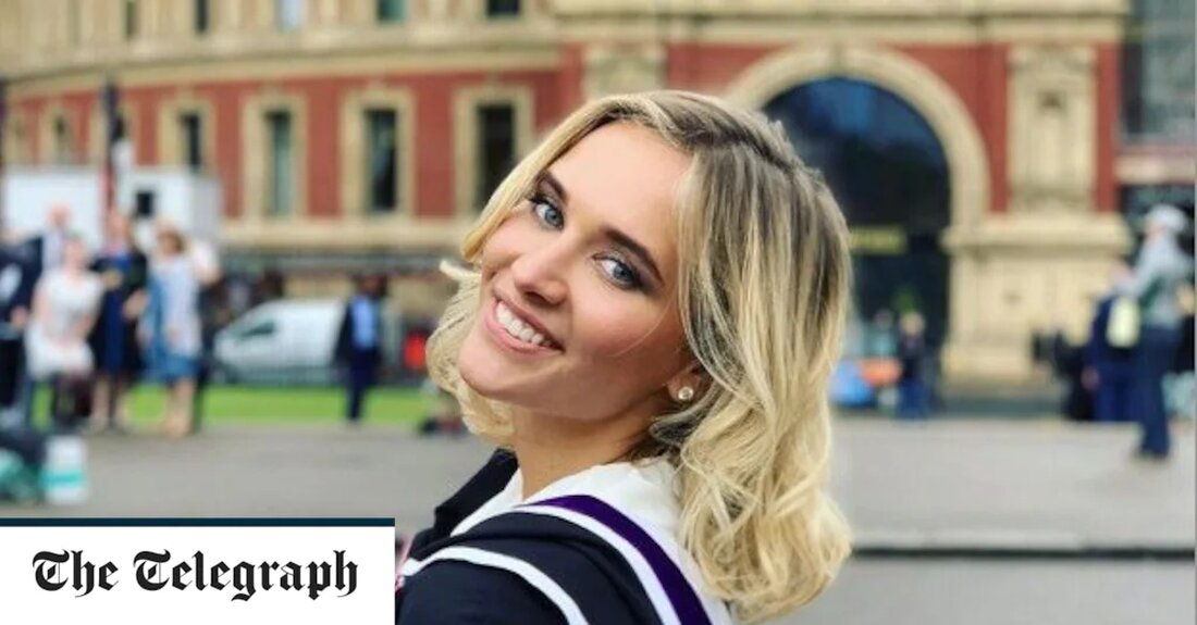 Ukrainekrieg &#8211; Sonderartikel Sergej Lawrows „Stieftochter“ wurde auf die Sanktionsliste gesetzt, da die Regierung ihre Aufmerksamkeit auf die Verwandten von Wladimir Putins Kumpane richtet. Polina Kovaleva, die 26-jährige Tochter der Geliebten des russischen Außenministers, wurde neben der paramilitärischen Wagner-Gruppe, die als Putins Privatarmee gilt, auf die Liste gesetzt. Maßnahmen gegen Kovaleva zu ergreifen, die im Alter von 21 Jahren eine Wohnung in Kensington für 4,4 Millionen Pfund mit Bargeld gekauft hat, „sendet ein starkes Signal, dass diejenigen, die von der Vereinigung der Verantwortlichen für die russische Aggression profitieren, in den Geltungsbereich unserer Sanktionen fallen“, sagte das Außenministerium. Es fügte hinzu, &hellip;