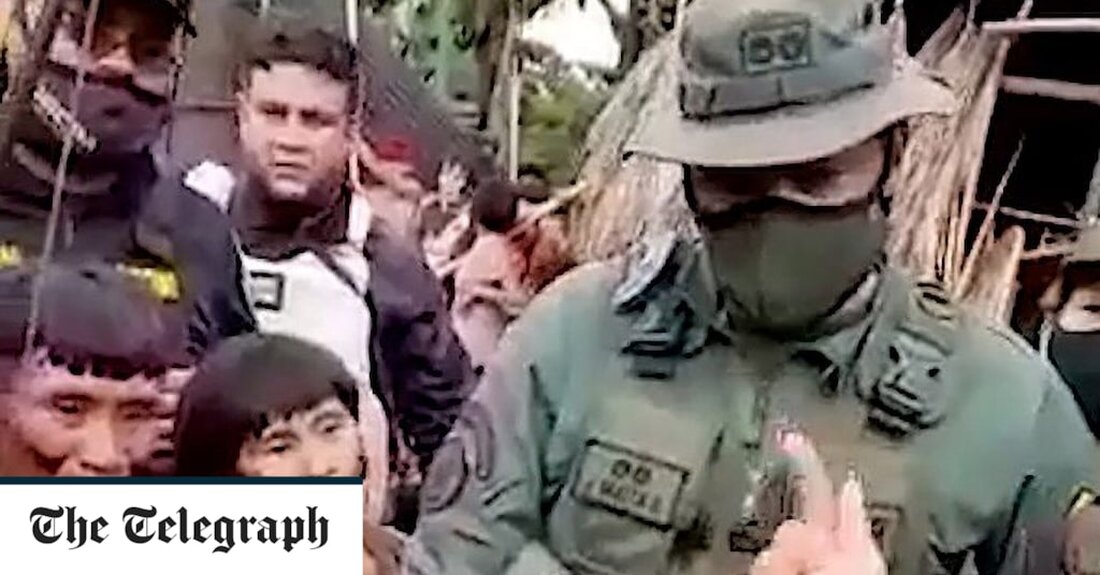 Vier Mitglieder eines abgelegenen Amazonas-Stammes wurden von venezolanischen Soldaten erschossen, nachdem es zu einem Streit um ein geändertes WLAN-Passwort gekommen war. Die außergewöhnliche Konfrontation fand in einem abgelegenen Teil des Regenwaldes namens Parima B nahe der brasilianischen Grenze statt, wo sich ein Luftwaffenstützpunkt für das venezolanische Militär befindet. Mitglieder des Yanomami-Stammes, ein Kollektiv von 38.000 Menschen, die sich über 18 Millionen Hektar verteilen, hatten sich mit den Soldaten darauf geeinigt, ihre Internetverbindung zu nutzen, wurden jedoch nach einem Personalwechsel in der Basis unerwartet abgeschnitten. Es wird davon ausgegangen, dass sie das Internet als Teil eines Frühwarnsystems genutzt hatten, um die &hellip;