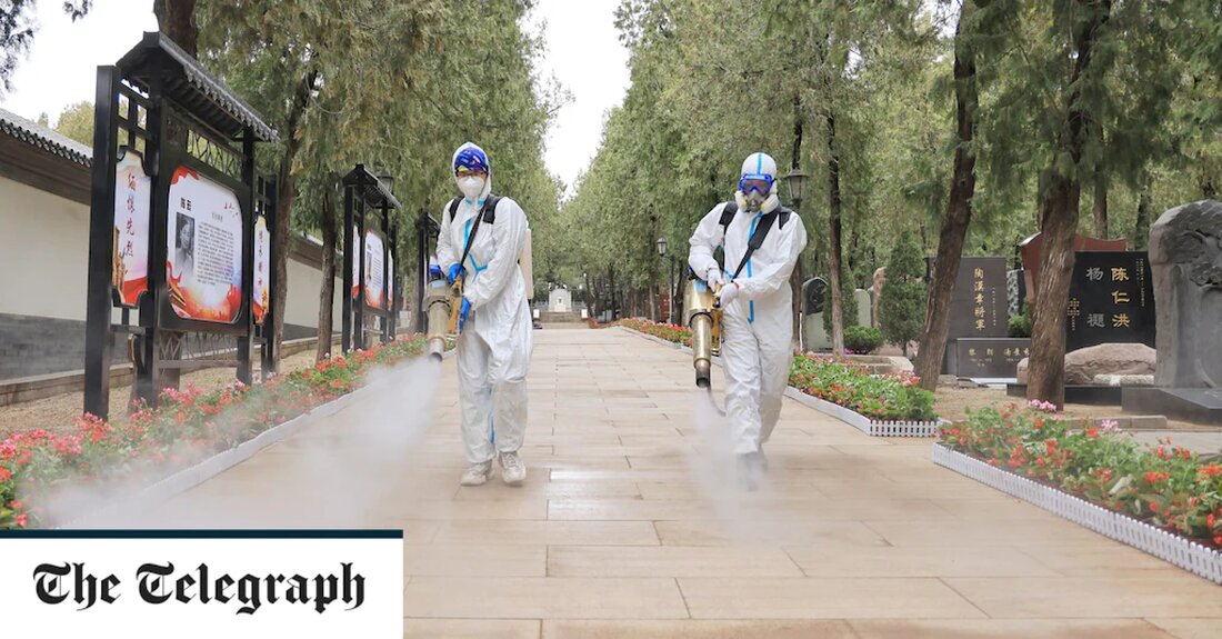 Coronavirus Homepage Bar mit Zähler .. Chinas rekordverdächtiger Anstieg des Coronavirus hat das zentrale Dilemma von Pekings Null-Covid-Ansatz aufgedeckt. Einerseits hat das Land Covid-19 vielleicht effektiver unterdrückt als anderswo. Offizielle Zahlen deuten darauf hin, dass es bisher nur 143.000 Fälle und 4.638 Todesfälle gab, von denen der Großteil in den ersten Monaten der Pandemie stattfand. Aber eine geringe natürliche Immunität, kombiniert mit klaffenden Löchern in der Einführung von Impfungen des Landes, hat die Bevölkerung exponiert gemacht. Jetzt ringt China damit, wie es entsperren kann, ohne eine große „Ausstiegswelle“ auszulösen. „Wenn sich ein Land öffnen will, braucht es eine gute Basis &hellip;