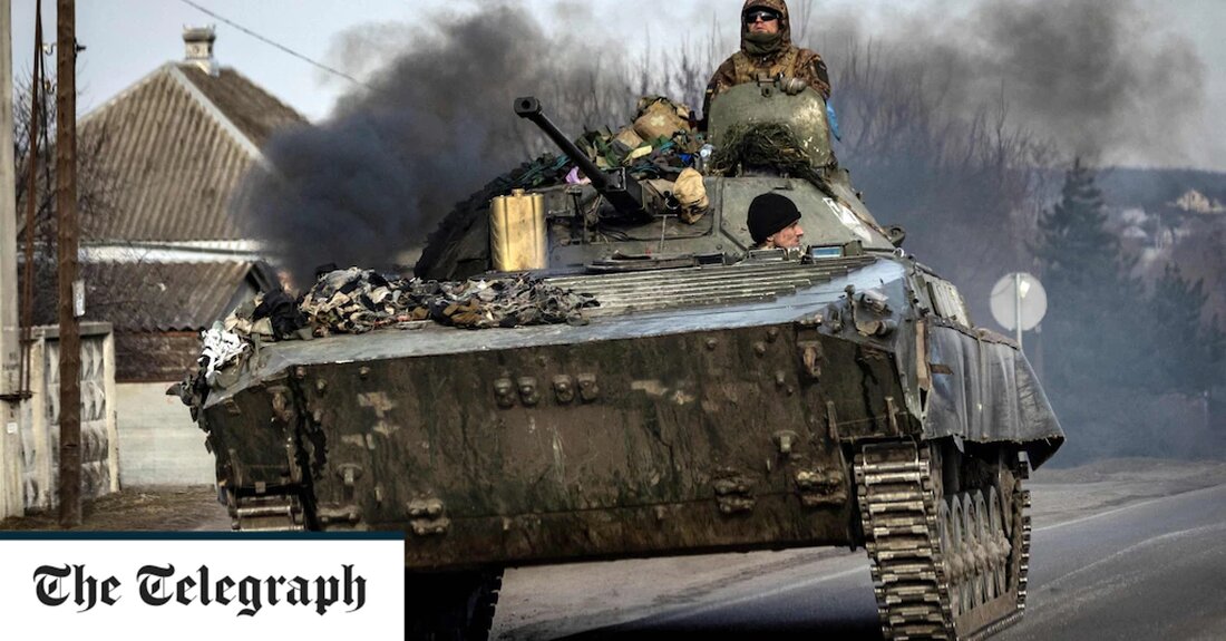 Die Ukraine wird voraussichtlich ihre erste Kriegslieferung von Panzern erhalten, um ihre Verteidigung im Osten zu stärken, inmitten von Warnungen, dass die Region nach dem Rückzug Russlands um Kiew „schwere Kämpfe“ erleben würde. In einem bedeutenden Strategiewechsel sagten US-Verteidigungsquellen, dass Amerika mit Verbündeten zusammenarbeiten würde, um den Transfer von in der Sowjetunion hergestellten Panzern zu erleichtern, mit denen die Ukrainer bereits wissen, wie man sie benutzt, um es der Ukraine zu ermöglichen, Artillerieangriffe mit großer Reichweite auf russische Ziele durchzuführen. Der US-Beamte gab nicht bekannt, wie viele Panzer geschickt werden und aus welchen Ländern sie kommen werden. Als möglicher Kandidat &hellip;