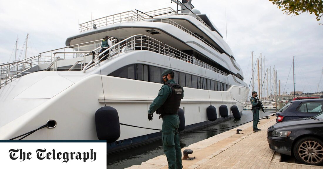 Ukrainekrieg &#8211; Sonderartikel Die spanische Polizei beschlagnahmte am Montag im Auftrag amerikanischer Behörden eine Superyacht im Wert von 99 Millionen US-Dollar (75 Millionen Pfund), die einem Oligarchen gehörte, eine Premiere für die US-Taskforce „KleptoCapture“, die ins Leben gerufen wurde, um Wladimir Putins milliardenschwere Kumpane wegen seines Krieges gegen die Ukraine zu bestrafen. Der 255-Fuß-Tango gehört Viktor Vekselberg, einem russisch-zypriotischen Milliardär, der Leiter der Renova-Gruppe ist und laut Beamten der spanischen Guardia Civil Putin als „sehr nahe“ gilt. Es wurde auf einer Werft auf Mallorca wegen Verstößen gegen US-Bankbetrug, Geldwäsche und Sanktionsvorschriften beschlagnahmt, bestätigte das US-Justizministerium. Auf dem Schiff wurden auch &hellip;