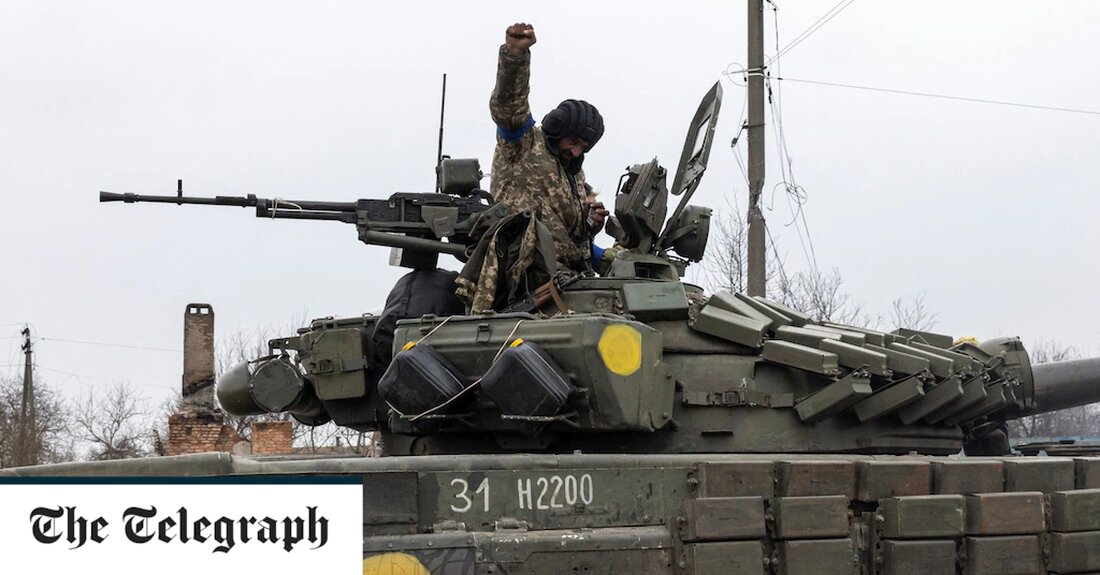 2014 war die Ukraine ein Land in Aufruhr. Trotz der Maidan-Revolution, die einen korrupten Präsidenten gestürzt hatte, gab es russische Truppen auf der Krim und von Moskau unterstützte Separatisten in der östlichen Donbass-Region. Das Land schien schwach, verwundbar und reif für einen weiteren Schlag Moskaus. Viele Beobachter haben gefragt, wie die Ukraine nur acht Jahre später einen so erbitterten Widerstand gegen die jüngste russische Aggression leisten konnte. Es ist eine Geschichte von tiefem Nachdenken und Übergang, geleitet von Ratschlägen aus der Ferne. 2016 hatte der ukrainische Verteidigungsminister Stepan Poltorak eine Gruppe von Beratern aus Amerika, Kanada, Polen, Litauen und Großbritannien &hellip;