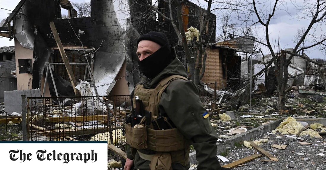 Ukrainekrieg &#8211; Sonderartikel Guten Morgen. Mehr als 1.000 ukrainische Marinesoldaten haben sich in der belagerten Hafenstadt Mariupol den russischen Streitkräften ergeben, teilte das russische Verteidigungsministerium nach Angaben der Nachrichtenagentur TASS mit. Der ukrainische Präsident Wolodymyr Selenskyj hat die Behauptung Wladimir Putins zurückgewiesen, dass die russische Invasion nach Plan verläuft, und gefragt, wie eine Strategie genehmigt werden konnte, die „den Tod von Zehntausenden ihrer eigenen Soldaten vorsieht“. In der Zwischenzeit sagte Joe Biden, es gebe immer mehr Beweise dafür, dass Russlands Invasion in der Ukraine einem Völkermord gleichkomme, und warnte davor, dass Putin versuche, „die Idee auszulöschen, überhaupt ein Ukrainer zu &hellip;
