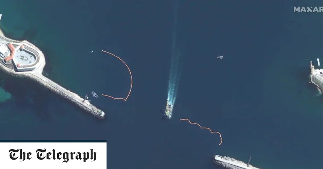 Ukrainekrieg &#8211; Sonderartikel Russland hat von der Marine ausgebildete Delfine in den Hafen von Sewastopol entsandt, um seine Schwarzmeerflotte vor Unterwassersabotage zu schützen Laut einer neuen Analyse von Satellitenbildern wurden zu Beginn des Krieges im Februar zwei Pferche an der Hafeneinfahrt auf der Krim aufgestellt. Es wird angenommen, dass die Delfine eingesetzt worden sein könnten, um Gegentauchoperationen durchzuführen, um die Ukraine daran zu hindern, den Hafen zu infiltrieren und auf russische Kriegsschiffe zuzugreifen. Meeresexperten sagen, Delfine haben das genaueste Sonar, das der Wissenschaft bekannt ist, was es ihnen relativ einfach macht, Minen und andere Bedrohungen unter Wasser zu finden. Russische &hellip;