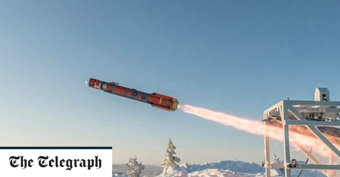 Großbritannien hat der Ukraine ein fortschrittliches Modell der lasergelenkten Brimstone-Rakete mit der doppelten Reichweite des vorherigen Designs geschickt. Es sind Aufnahmen von Lieferungen von Brimstone-2-Raketen aufgetaucht, die von der Royal Air Force geliefert wurden, um der Ukraine zu helfen, russische Streitkräfte zurückzudrängen. Ukrainische Truppen haben Lastwagen so umgebaut, dass sie als mobile Startplattformen dienen, um russische Panzer und andere Fahrzeuge aus großer Entfernung zu zerstören. Die Raketen werden normalerweise aus der Luft abgefeuert. Die Raketen, zusammen mit ähnlichen Panzerabwehrwaffen, die von den anderen westlichen Verbündeten der Ukraine geschickt wurden, wären von zentraler Bedeutung gewesen, um Moskaus militärischen Vormarsch in den &hellip;