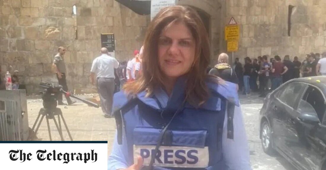 Die erfahrene Al Jazeera-Journalistin Shireen Abu Aqleh wurde erschossen, als sie über einen israelischen Überfall auf das Flüchtlingslager Jenin im besetzten Westjordanland berichtete. Al Jazeera sagte, Frau Abu Aqleh, 51, eine prominente Figur im arabischen Nachrichtendienst des Senders, sei „vorsätzlich“ und „kaltblütig“ von israelischen Truppen erschossen worden. Aber Naftali Bennett, der israelische Premierminister, sagte, Frau Abu Aqleh sei „wahrscheinlich“ durch palästinensische Schüsse getötet worden. „Nach den Informationen, die wir gesammelt haben, scheint es wahrscheinlich, dass bewaffnete Palästinenser – die damals wahllos schossen – für den unglücklichen Tod des Journalisten verantwortlich waren“, sagte Bennett in einer Erklärung. Die israelische Armee bestätigte, &hellip;