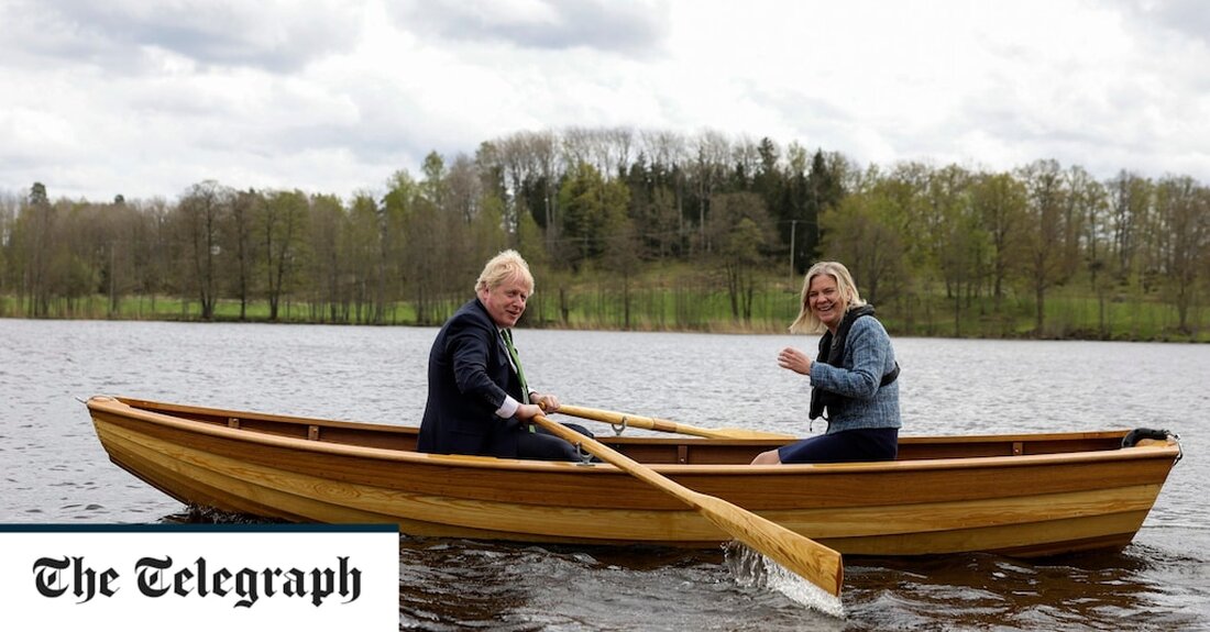 Britische Soldaten würden entsandt, um Schweden und Finnland vor einer russischen Invasion zu verteidigen, sagte Boris Johnson am Mittwoch, als er gegenseitige Verteidigungspakte mit den nordischen Nationen besiegelte, um die Opposition gegen Wladimir Putin zu stärken. Der Premierminister schlug vor, Truppen zu entsenden, selbst wenn die beiden Länder der Nato nicht beitreten, da er seine öffentliche Unterstützung für die Ausweitung des Militärbündnisses zur weiteren Eindämmung Russlands bekundete. Die Verteidigungspakte, die während des Besuchs von Herrn Johnson in beiden Ländern am Mittwoch unterzeichnet wurden, sind ein Warnschuss für Moskau, falls es versucht ist, in Schweden und Finnland einzumarschieren, bevor erwartet wird, &hellip;