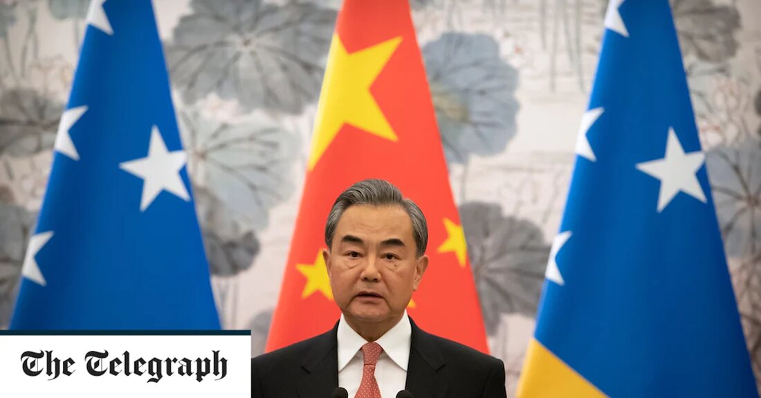 Peking wurde vorgeworfen, einen neuen „Kalten Krieg“ mit dem Westen zu riskieren, nachdem bekannt wurde, dass Chinas Außenminister ein regionales Abkommen mit fast einem Dutzend pazifischer Inseln anstrebt, einschließlich einer verstärkten Sicherheitskooperation. Der Plan, der einen Fünfjahres-Aktionsplan umfasst, signalisiert Pekings Absicht, seine Präsenz in der Indopazifik-Region deutlich auszubauen. Es soll am 30. Mai von Wang Yi und seinen pazifischen Amtskollegen auf Fidschi erörtert werden, wenn Chinas Außenminister ab Donnerstag zu einer Tour durch die Region aufbricht. Aber in einem Brief an 21 pazifische Führer sagte David Panuelo, der Präsident der Föderierten Staaten von Mikronesien, seine Nation werde argumentieren, dass das &hellip;