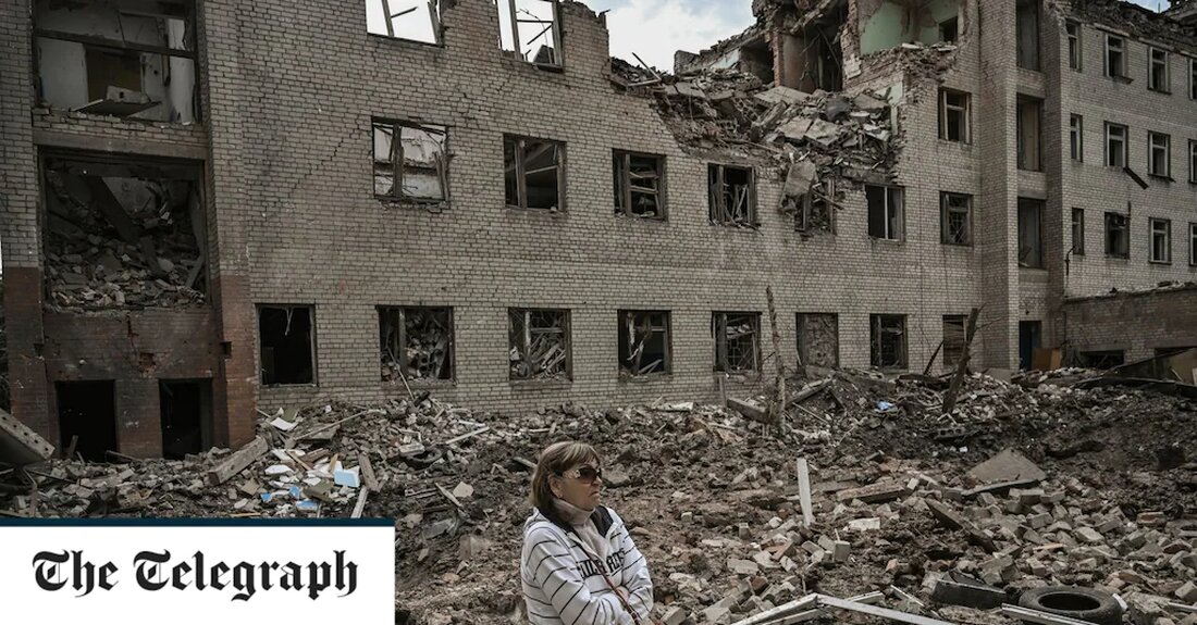 Ukrainekrieg &#8211; Sonderartikel Guten Morgen. Fünf Zivilisten wurden getötet und ein weiteres Dutzend verletzt, als russische Truppen mehr als 40 Städte in der ukrainischen Region Donbass bombardierten. Präsident Wolodymyr Selenskyj schlug auch auf Vorschläge des Westens und des ehemaligen US-Außenministers Henry Kissinger zurück, die Ukraine solle Gebiete aufgeben und Zugeständnisse machen, um den Krieg mit Russland zu beenden. Folgendes ist über Nacht passiert – und Sie können die neuesten Updates in unserem Live-Blog verfolgen. Fünf Zivilisten getötet, Dutzende verletzt bei Donbass-Beschuss Russische Streitkräfte haben mehr als 40 Städte in der östlichen Donbass-Region der Ukraine beschossen, wobei fünf Zivilisten getötet und &hellip;