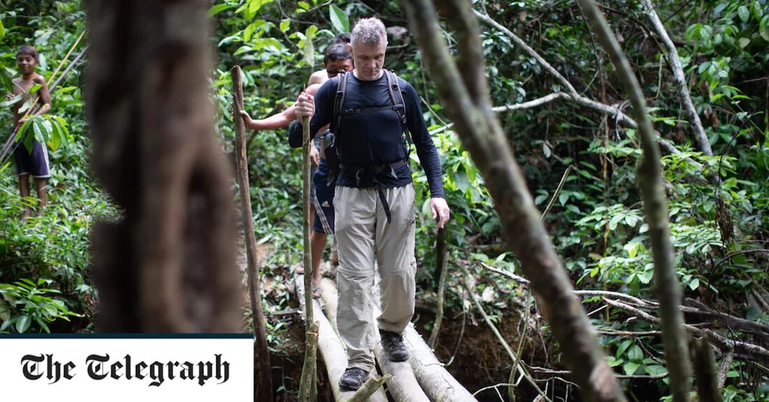 Familienmitglieder eines in Brasilien vermissten britischen Journalisten haben von ihrem Herzschmerz erzählt, als die Hoffnung, ihn lebend zu finden, schwindet. Dom Phillips, 57, verschwand letzten Sonntag zusammen mit dem indigenen Beamten Bruno Pereira, 41, während einer Forschungsreise in das brasilianische Javari-Tal im abgelegenen westlichen Amazonas. Die Schwiegermutter von Herrn Phillips schien sich mit der Tatsache abgefunden zu haben, dass die erfahrene Auslandskorrespondentin nicht lebend gefunden werden würde, als sie auf Instagram schrieb: „Sie sind nicht mehr bei uns. „Mutter Natur hat sie mit einer dankbaren Umarmung weggerissen. Das Material wurde rückgängig gemacht und in die Erde eingearbeitet, die sie so &hellip;