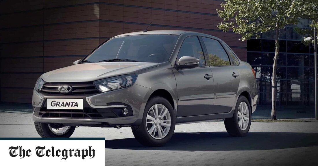 Russlands mit Spannung erwarteter neuer „sanktionssicherer“ Lada wurde als Rückblende in die UdSSR ohne Airbags, Antiblockiersystem, moderne Sicherheitsgurte oder Satellitennavigation verspottet. Der Lada Granta Classic 2022 wurde entwickelt, um nur Komponenten aus Russland und seinen Verbündeten zu verwenden, aber es bedeutet auch, dass er kein Anti-Emissions-Kit hat, da russische Autojournalisten berichten, dass das neue Auto nur die 1996 auferlegten europäischen Schadstoffnormen erfüllen wird. Der Lada Granta Classic 2022 hat in Russland gemischte Kritiken erhalten Online war die Reaktion russischer Autobeobachter gemischt. Einige stoische Russen sagten, die Markteinführung des neuen Lada sei ein wichtiger Schritt, um den wirtschaftlichen Griff des Westens &hellip;
