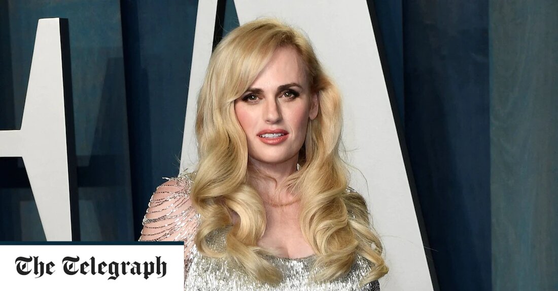 Die australische Zeitung Sydney Morning Herald hat am Montag einen Artikel entfernt, nachdem er in den sozialen Medien einen Sturm von Anschuldigungen ausgelöst hatte, dass die Veröffentlichung die Schauspielerin Rebel Wilson unter Druck gesetzt habe, zu offenbaren, dass sie mit einer Frau zusammen sei. Gossip-Kolumnist Andrew Hornery gab zu, dass die Zeitung „Schritte in unserem Ansatz falsch behandelt“ hatte, als sie versuchte, die Nachricht zu überbringen, dass Wilson, der zuvor nur öffentlich mit Männern ausgegangen war, eine Beziehung mit der Modedesignerin Ramona Agruma hatte. Der „Pitch Perfect“-Schauspieler gab ihre Beziehung am Freitag erstmals über Instagram bekannt, postete ein Selfie mit &hellip;