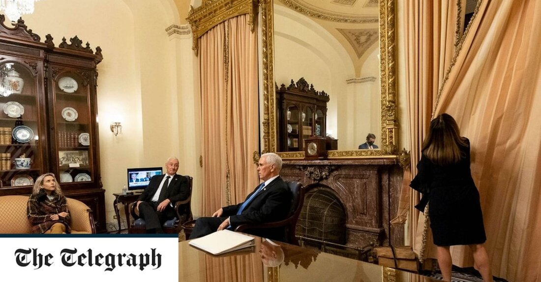 Zum ersten Mal wurden Fotos veröffentlicht, die zeigen, wie Donald Trumps Vizepräsident in einem Raum im US-Kapitol vor Randalierern Zuflucht suchte, während ein Mob „Mike Pence hängen“ sang. Die dramatischen Bilder vom 6. Januar 2021 zeigen die Frau des damaligen Vizepräsidenten, Karen Pence, die hastig die Vorhänge schließt, um sie vor den Randalierern vor dem Fenster zu verstecken, während die Tochter des Paares ängstlich zuschaute. Die Fotos wurden von Herrn Pences offiziellem Fotografen des Weißen Hauses kurz nach der Evakuierung des Vizepräsidenten aus der Senatsetage in sein zeremonielles Büro im Kapitolgebäude aufgenommen. Der Vizepräsident war im Kapitol gewesen, um die &hellip;