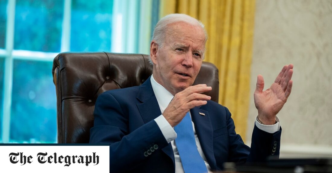 Joe Biden hat in einem seltenen Interview zugegeben, dass die Amerikaner „wirklich, wirklich niedergeschlagen“ sind, während sie sich mit den Kosten der Pandemie auseinandersetzen. Der US-Präsident sagte, der „Bedarf an psychischer Gesundheit in Amerika sei in die Höhe geschossen“, als er die Menschen in einem 30-minütigen Gespräch mit Associated Press im Oval Office aufforderte, „selbstbewusst zu sein“. Herr Biden sagte, die schlechte Stimmung des Landes, die mit einem weiteren Rückgang der Zustimmungsrate des Präsidenten zusammenfällt, sei größtenteils „eine Folge“ der Covid-19-Krise. Das Interview von Herrn Biden mit der Associated Press ist sein erstes Presseinterview seit vier Monaten. Es kommt inmitten &hellip;
