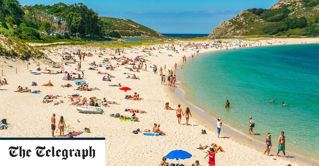 Die unbeschwerten Zeiten, in denen Eltern ein Kind mit geplatzter Blase ins Meer schicken konnten, um sich zu erleichtern, sind in einer spanischen Küstenstadt vorbei. Die Gemeinde Vigo in der Region Galicien hat die Nutzung des Außenbereichs für Toilettenzwecke zu einer Straftat erklärt, die mit einer Geldstrafe von bis zu 750 Euro (650 GBP) geahndet wird. Die aktualisierten Strandvorschriften von Vigo für diese Sommersaison besagen, dass „physiologische Evakuierungen im Meer oder am Strand“ für jeden, der auf frischer Tat ertappt wird, als Verstoß gegen die Gesundheits- und Hygienegesetze angesehen werden – etwas, das sich inmitten der Atlantikwellen der Stadt als &hellip;