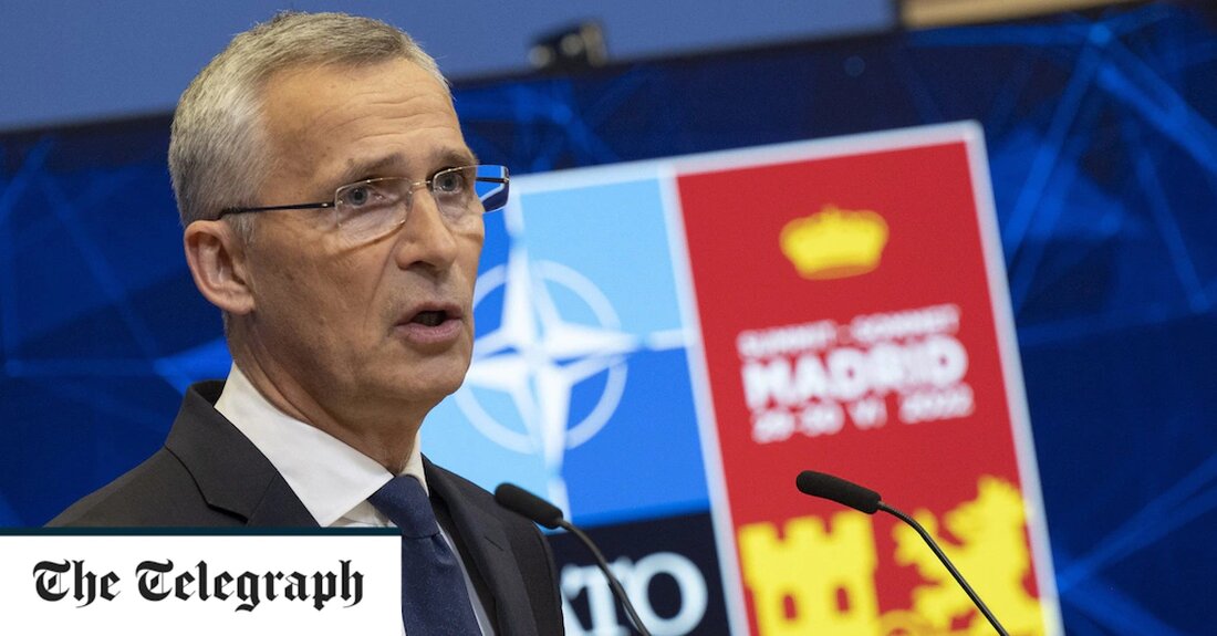 Die Nato wird ihre verfügbaren Streitkräfte in höchster Alarmbereitschaft massiv auf mehr als 300.000 Soldaten erhöhen, was die bedeutendste Überarbeitung der Verteidigungsstrategie des Bündnisses seit dem Kalten Krieg darstellt. In einem historischen Kurswechsel sagte sein Generalsekretär Jens Stoltenberg, das Bündnis werde auch die Grenze zu Russland wirklich verstärken, um das verbündete Territorium als Reaktion auf Moskaus Invasion in der Ukraine vollständig zu verteidigen. „Wir werden die Nato-Eingreiftruppe umgestalten und die Zahl unserer Streitkräfte mit hoher Bereitschaft auf weit über 300.000 erhöhen“, sagte er Reportern vor einem Krisengipfel in Madrid. „Russland hat sich von der Partnerschaft und dem Dialog verabschiedet, den &hellip;