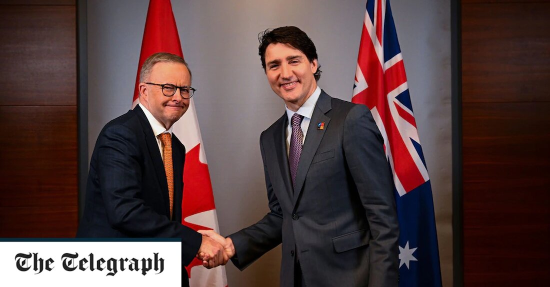 Der kanadische Premierminister Justin Trudeau vergaß bei einem unangenehmen Treffen am Rande des Nato-Gipfels in Madrid für einen Moment den Namen des australischen Führers Anthony Albanese. Das Paar schüttelte sich am Donnerstagmorgen nach einer Diskussion über den Klimawandel die Hände und posierte für Fotos. „Es ist eine wahre Freude, sich mit ah … ah … einem großartigen fortschrittlichen Führer zu treffen“, sagte Herr Trudeau, während er mit den Händen in der Luft herumwirbelte und über seine Worte stolperte. „Wir sind wirklich, wirklich aufgeregt, ah &#8230; ah, einen Freund in Australien zu haben. Australien ist ein langjähriger Freund.“ &#8222;Es ist eine &hellip;